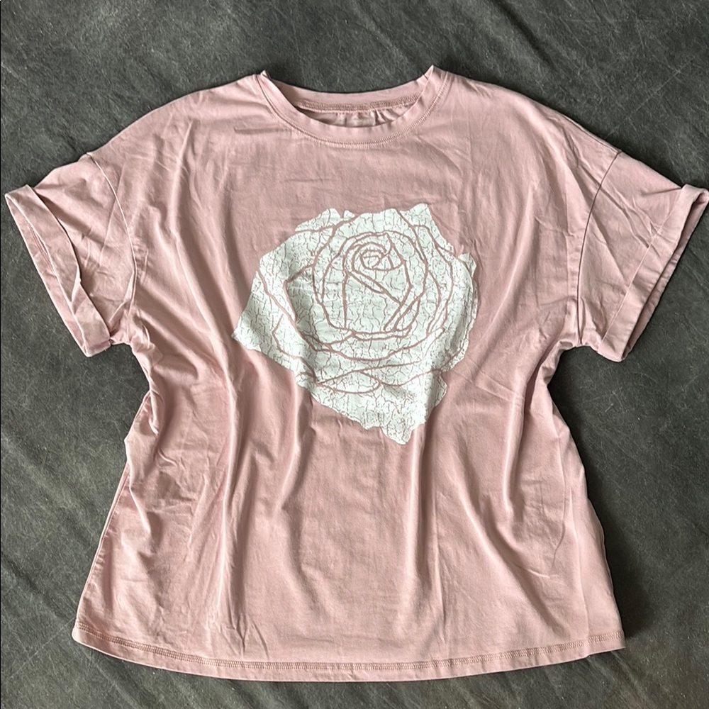 Viral women’s rose graphic T shirt XL